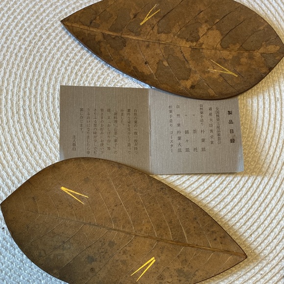 Vintage Japanese Folk Craft Leaf Saucers made from real leaves. Gold detail. - Picture 5 of 8